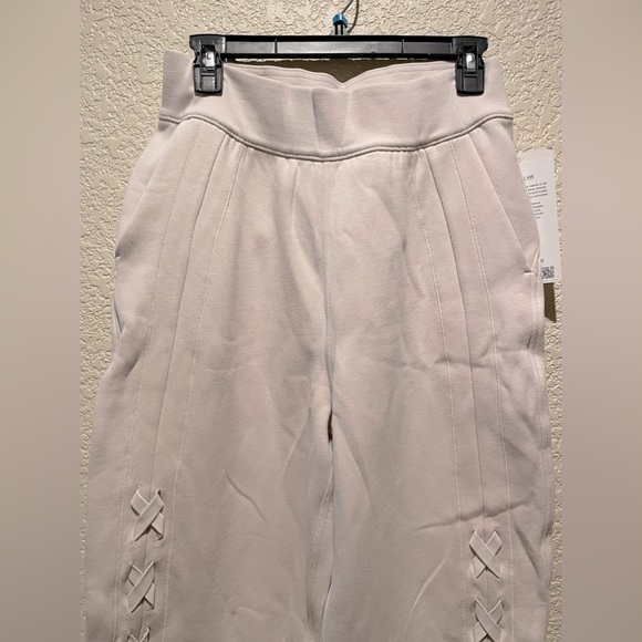 NWT Lululemon Braided Detail HR Joggers Size 6 Cream Color - Picture 11 of 16